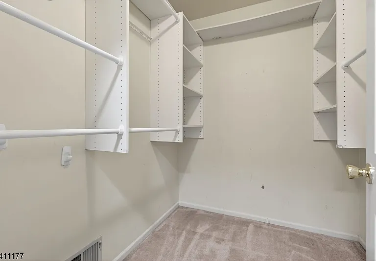 140 Kingston Ct — Photo 22