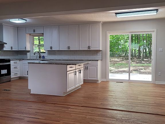 5th image of 103 N Oakland Dr