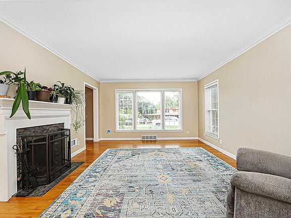 5th image of 447 Edgerton Ave