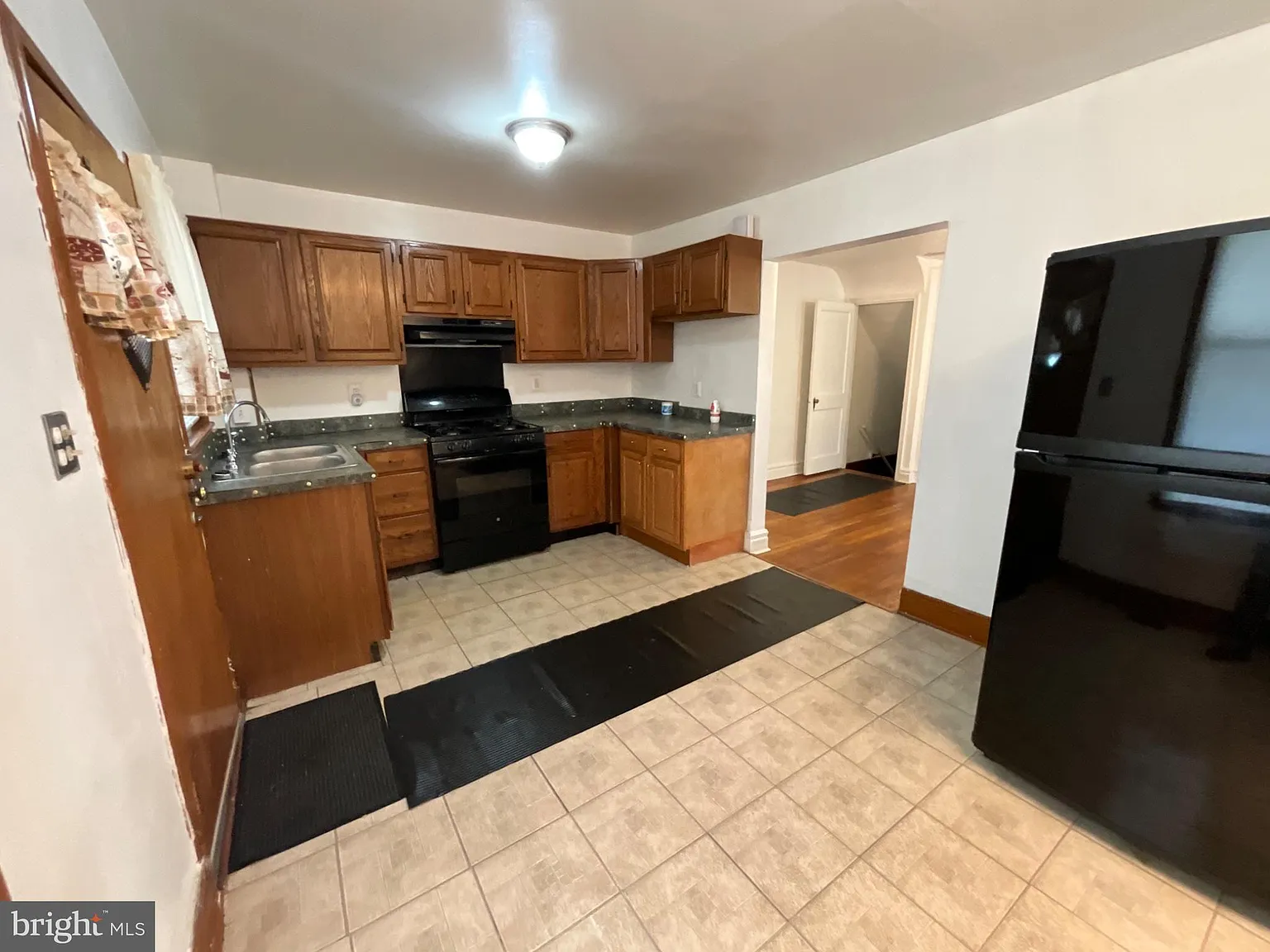 2 bed, 1.0 bath, 1728 sqft, $1,250 — Photo 4