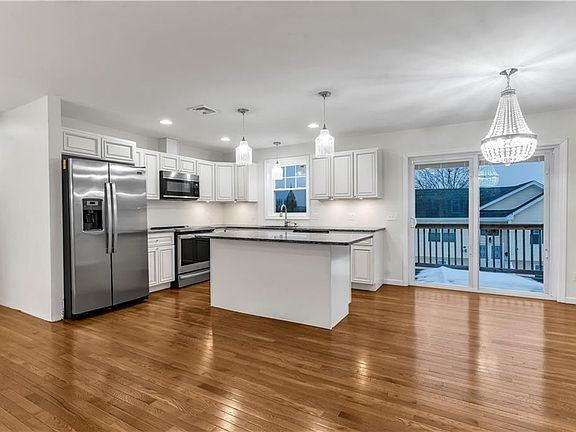 2nd image of 40 Burnside Ave