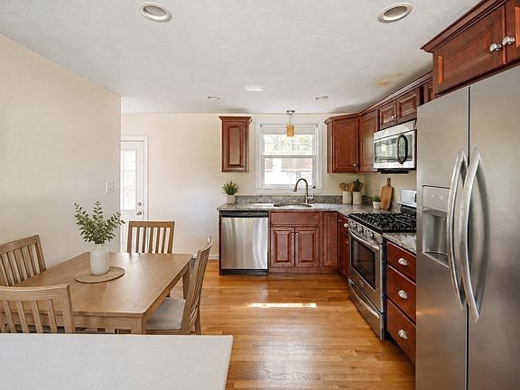 4th image of 4 Edward Cody Ln
