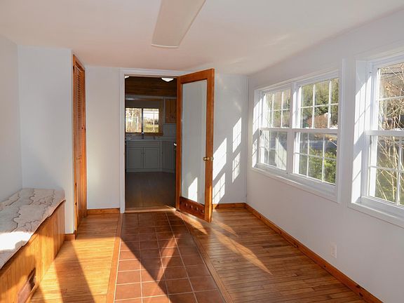 Large entryway/mudroom to kitchen