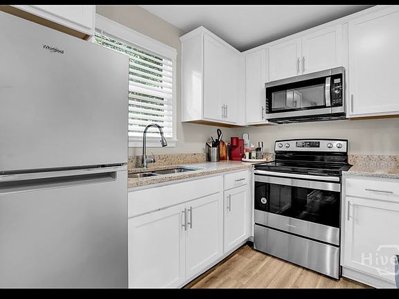 4th image of 1218 E 69th St