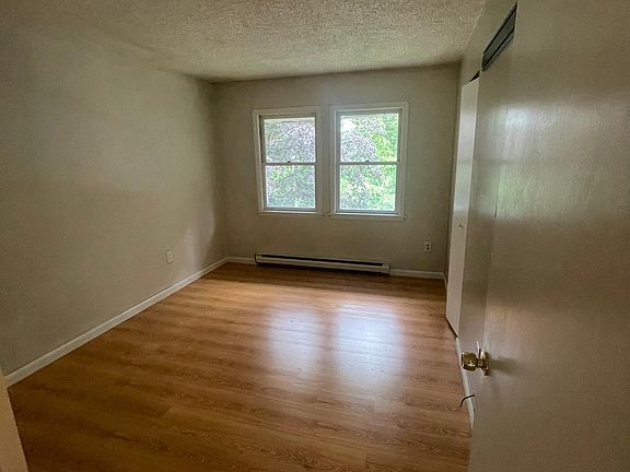 4th image of 24 Maxwell Dr #24