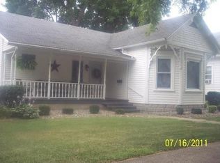 311 S Main St, Gilman, IL 60938