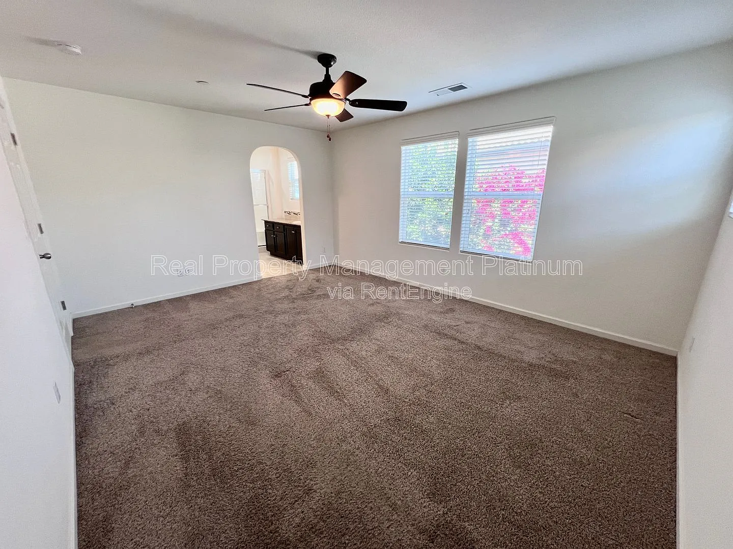 3 bed, 2.5 bath, 1413 sqft, $2,295 — Photo 3