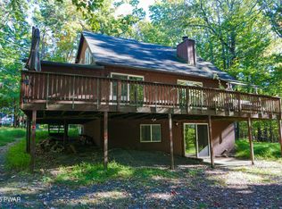 112 Golden Eagle Ct, Milford, PA 18337
