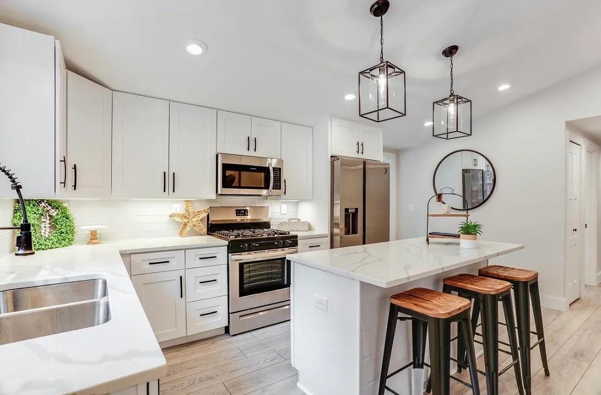 3 bed, 1.5 bath, 1170 sqft, $3,200 — Photo 3