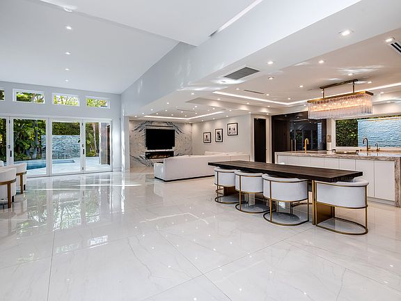 5th image of 16601 Park Lane Cir