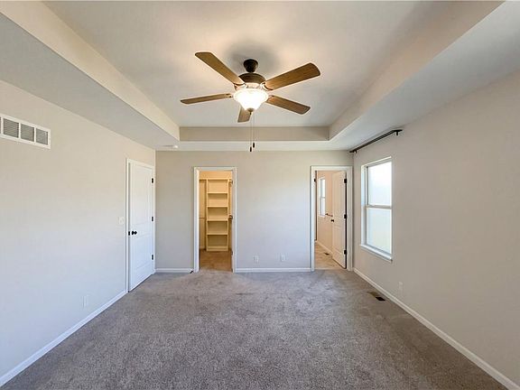 4th image of 216 NE Greystone Way