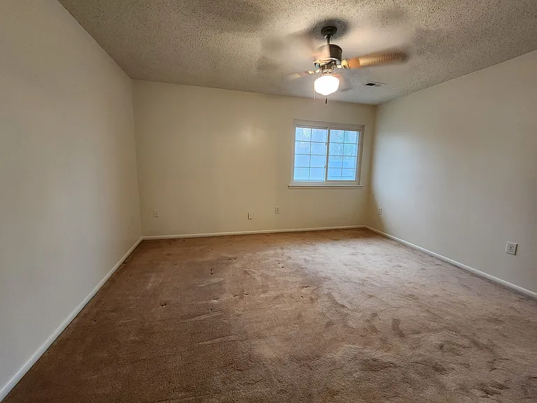 Primary Bedroom(3)
