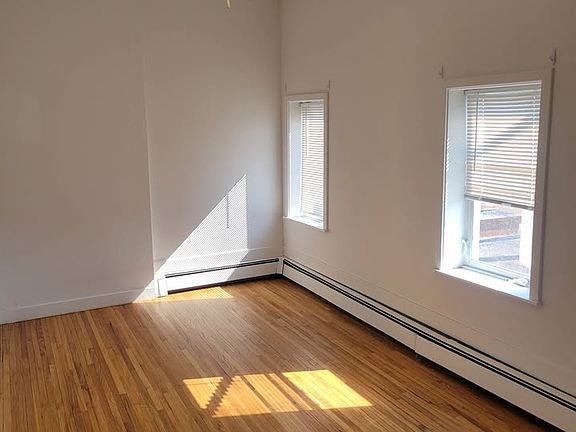 4th image of 119 Lewis St S #3