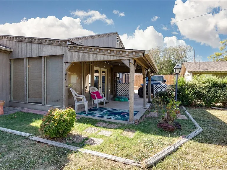 2905 NW Templeton Ter — Photo 16