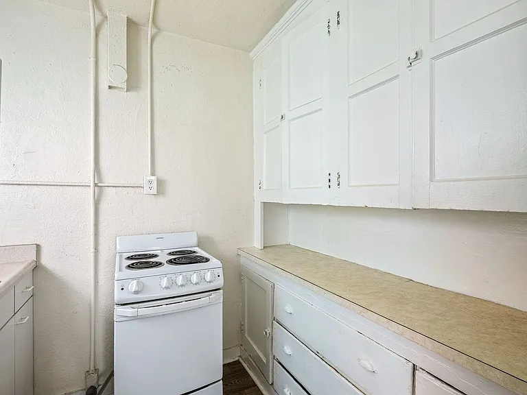 Queen Anne Court — Photo 49