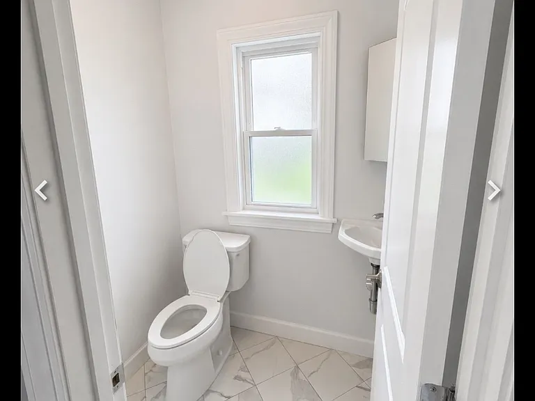 33 Middle St #A — Photo 10