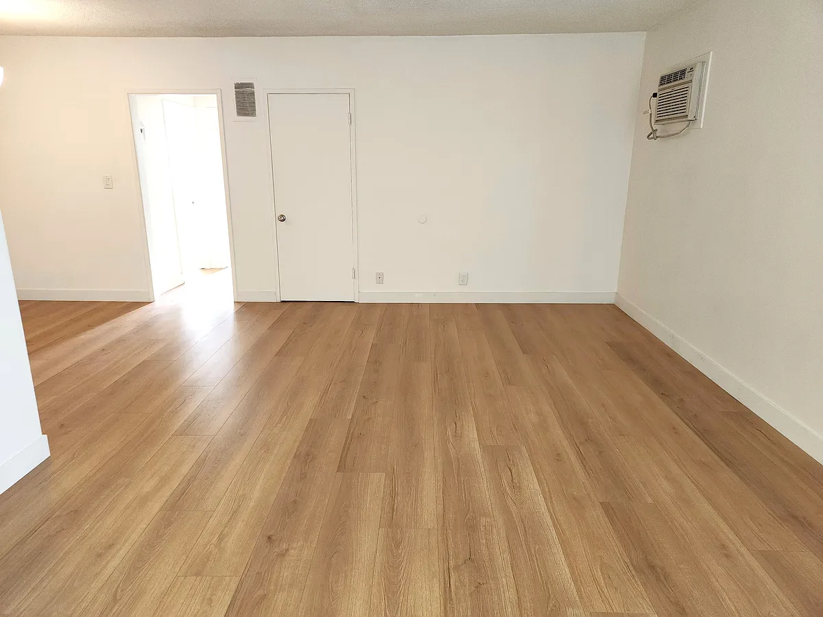 Building Photo - 1133 Hacienda Pl