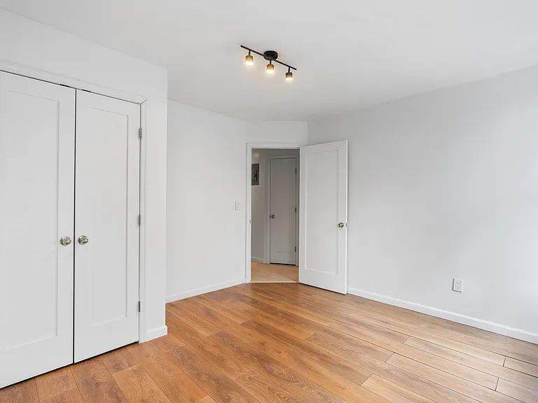723 11th Ave #3B — Photo 10