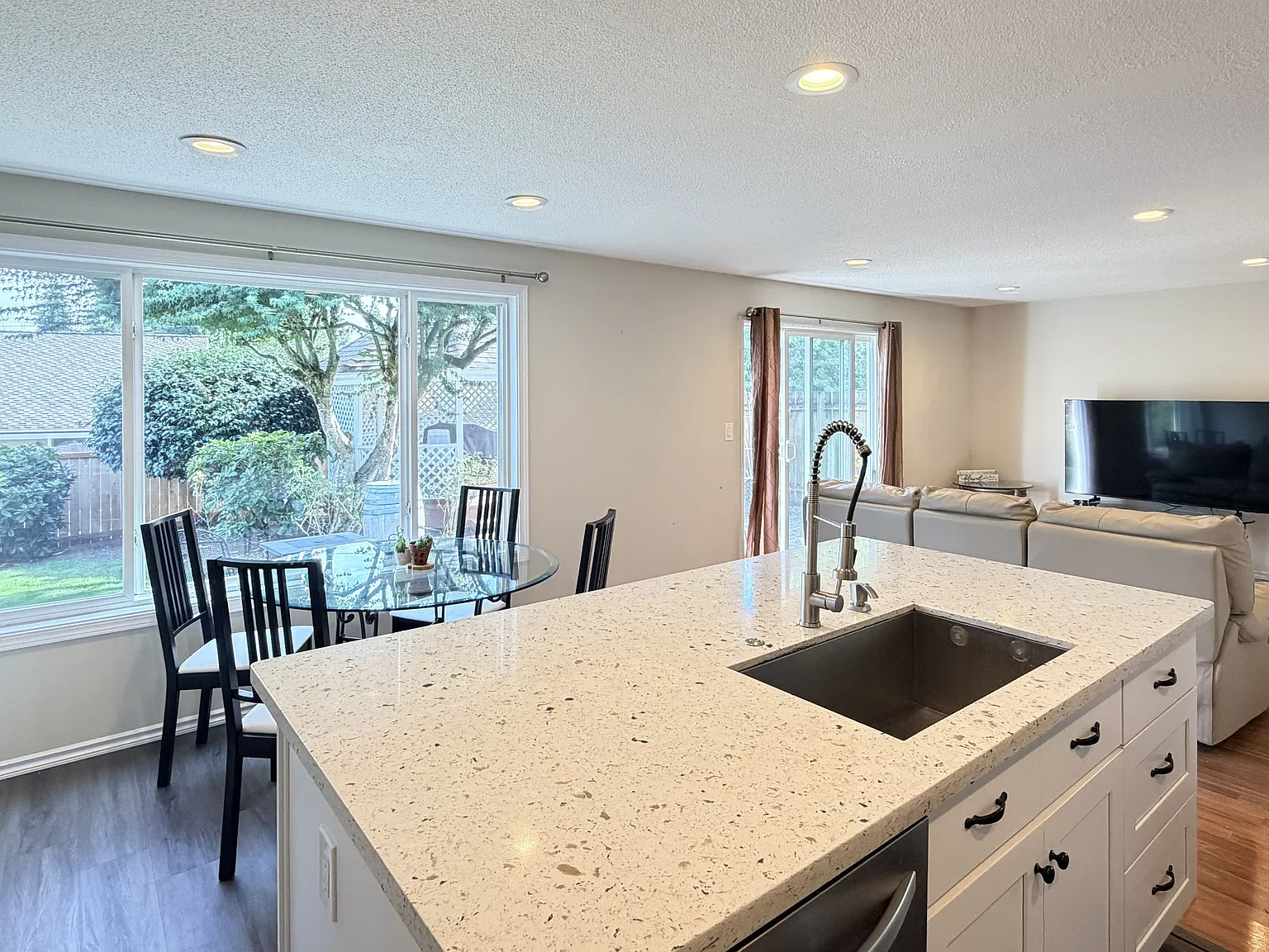 3 bed, 1880 sqft, $4,500 — Photo 3