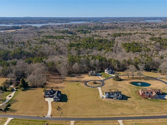 3rd image of 314 Scout Rd