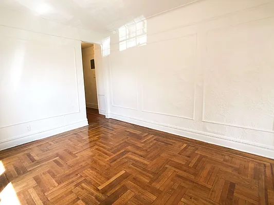 Rented by Realty 2000 Corp | media 6