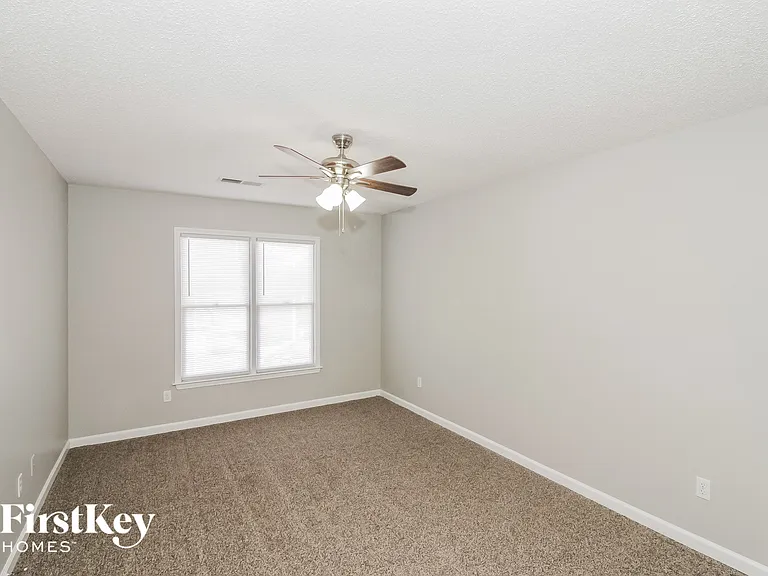 719 Gable Ln — Photo 11