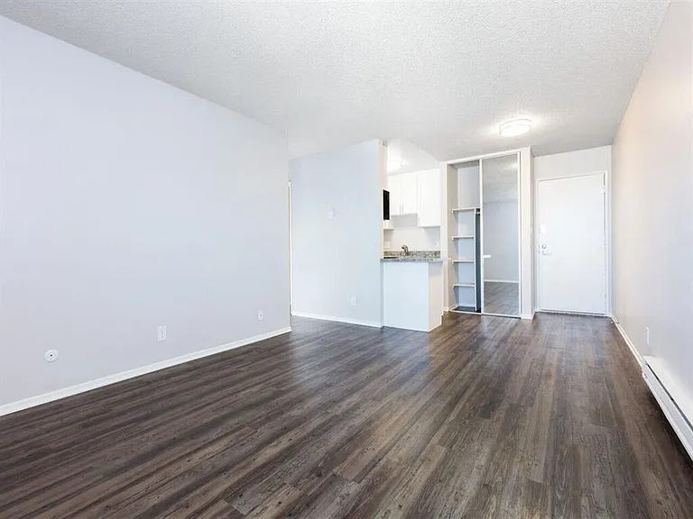 Skyline Heights Apartments — Photo 15