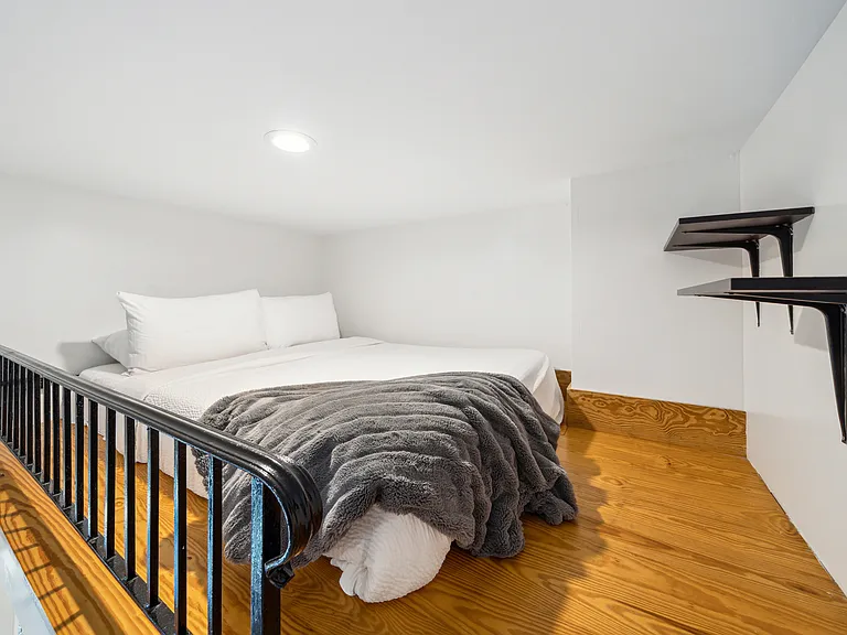 33 1/2 Cannon St #403 — Photo 14