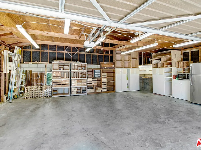 2401 Olive Ave — Photo 47