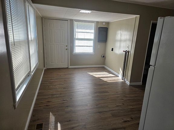 5th image of 215 Ottawa St