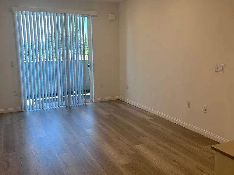 V on Victory Apartments — Photo 34
