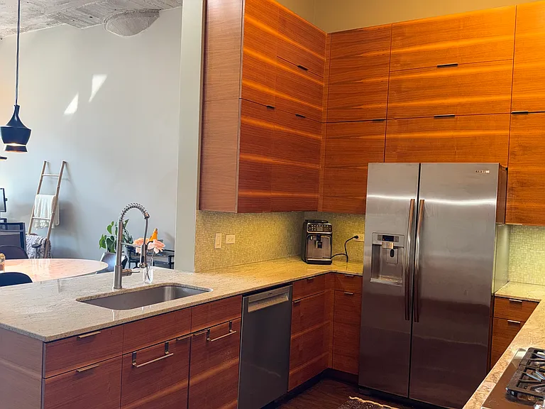 320 E 21st St #411 — Photo 3