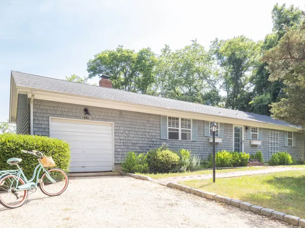 1 Rebel Rd, Shelter Island Heights, NY 11965