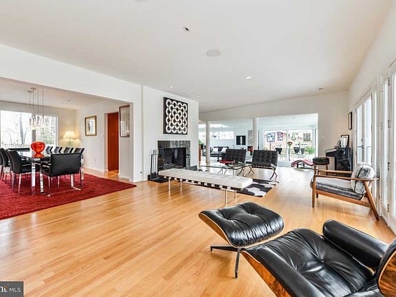 5th image of 6301 Crosswoods Cir