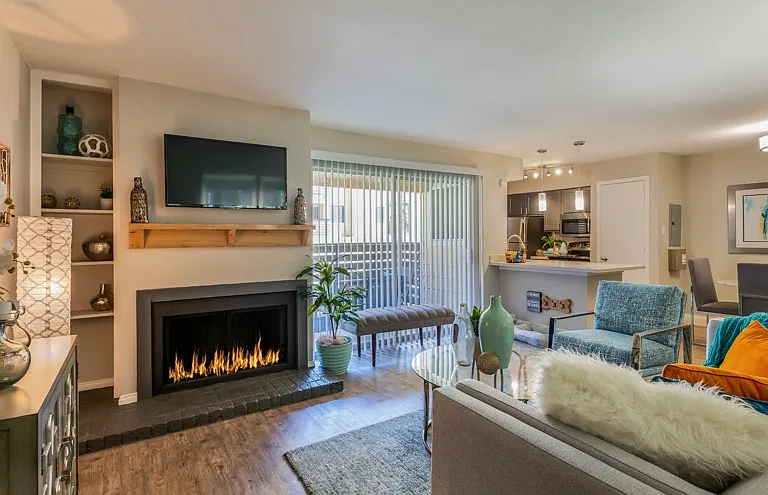 Flintridge Apartment Homes — Photo 6