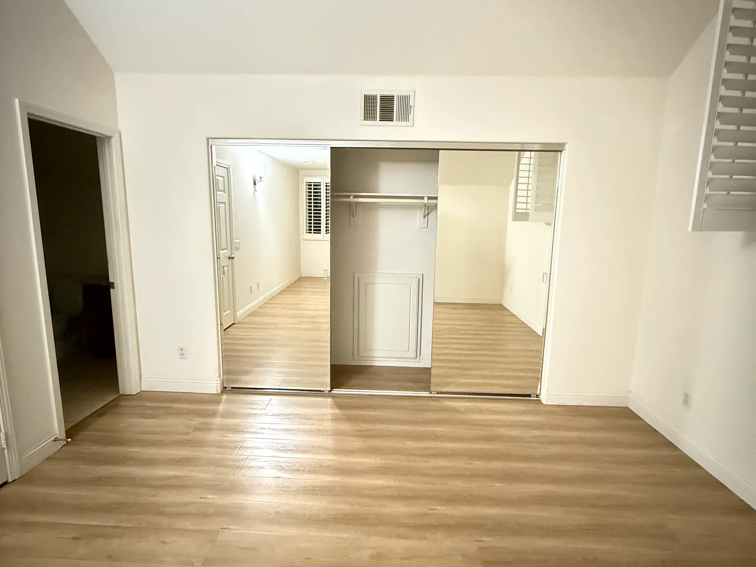 6 bed, $1,299 — Photo 4
