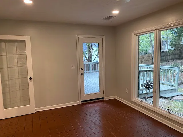 1424 Dartmouth Rd — Photo 10