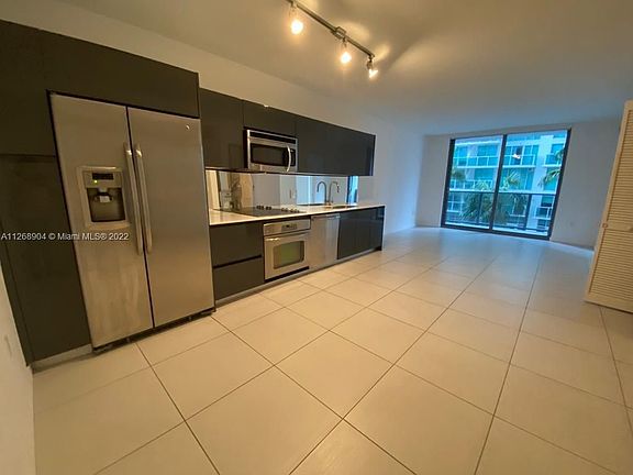 3rd image of 31 SE 6th St APT 506