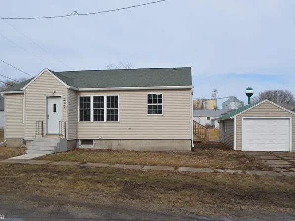 203 1st Ave W, Swea City, IA 50590