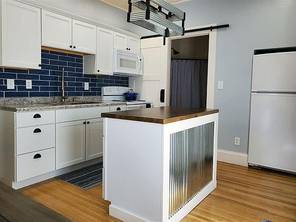 2nd image of 219 6th Ave N #6