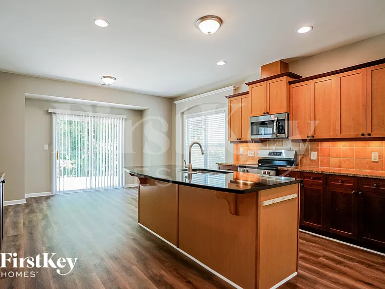 3253 Groveshire Dr — Photo 8