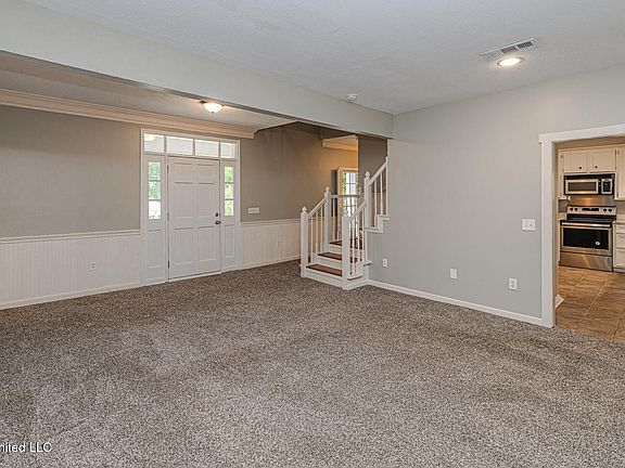 4th image of 110 Bayleaf Ln
