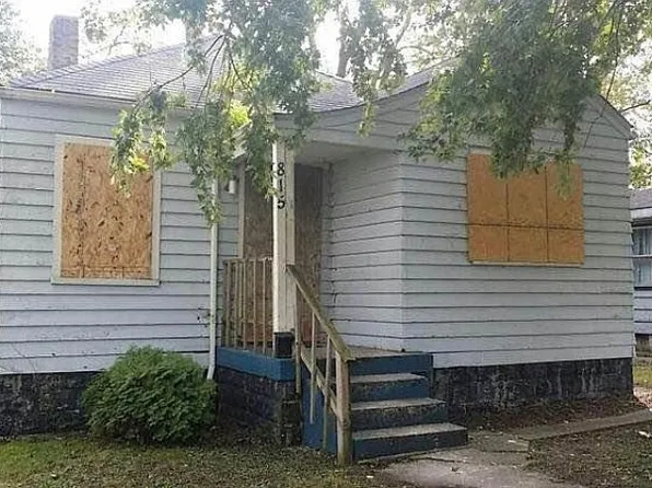 815 Elkhart St, Gary, IN 46403