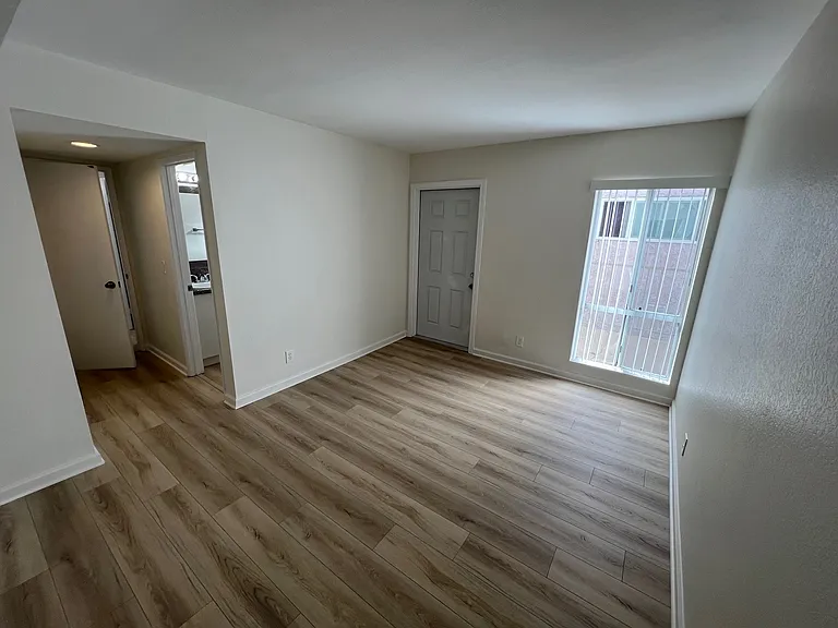 1350 Glenwood Rd #5 — Photo 7