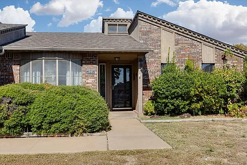 2905 NW Templeton Ter Photo 1