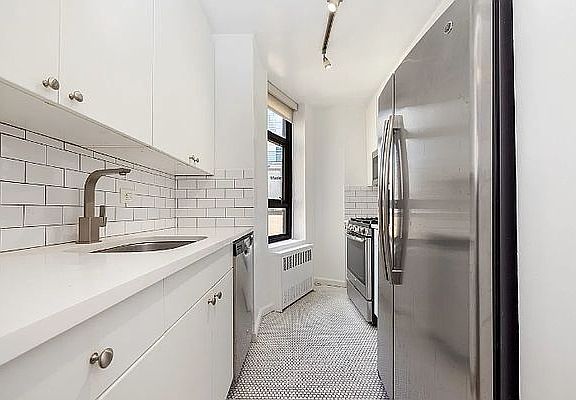 3rd image of 245 E 44th St APT 24A