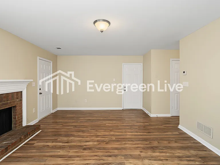 6718 Roscommon Dr — Photo 3