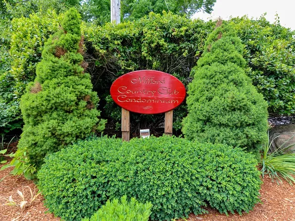 31 Country Club Ln #A, Milford, MA 01757