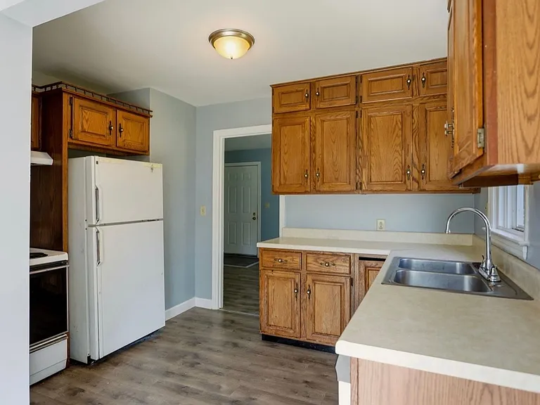 2020 Thorne Pl — Photo 4