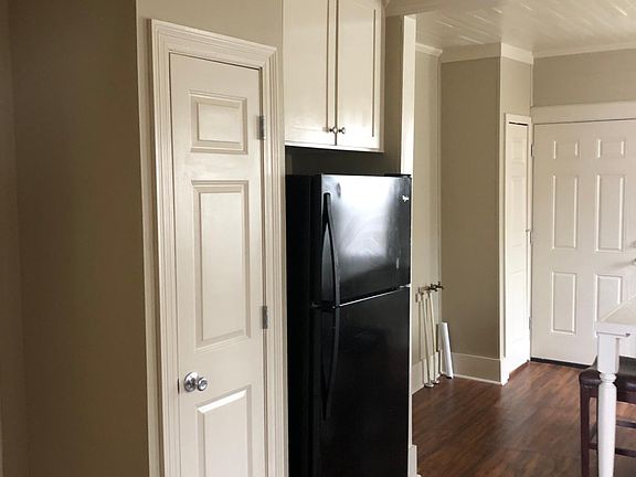 4th image of 607 W Washington St
